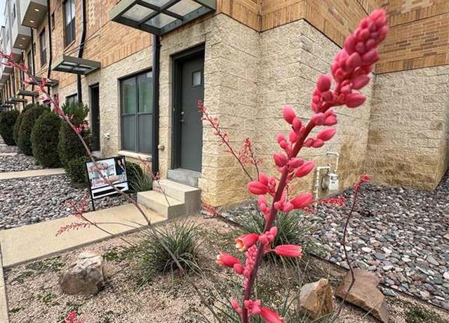 Property at 736 Skyline Bluff Ct, Fort Worth, TX 76102, 2 beds, 2.5 baths
