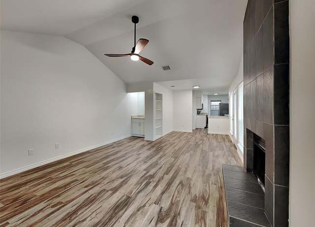 Property at 1404 Las Jardines Ct, Arlington, TX 76013, 2 beds, 2 baths