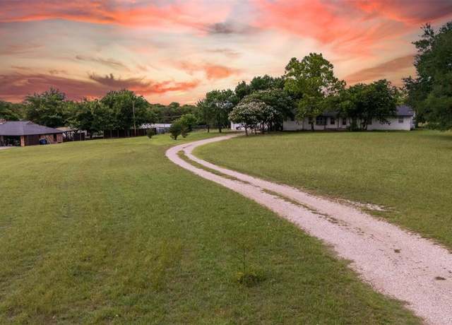 Property at 951 E Highland Rd, Oak Leaf, TX 75154, 4 beds, 2 baths