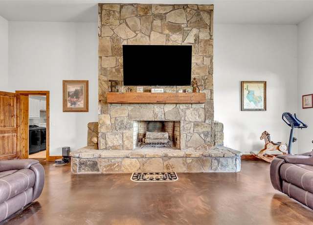 Property at 13831 Friendship Rd, Pilot Point, TX 76258, 4 beds, 2.5 baths