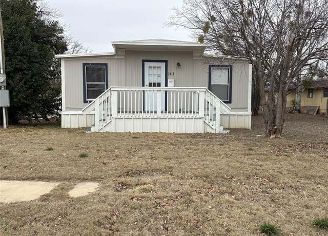 Property at 2111 D Ave, Brownwood, TX 76801, 2 beds, 1 bath