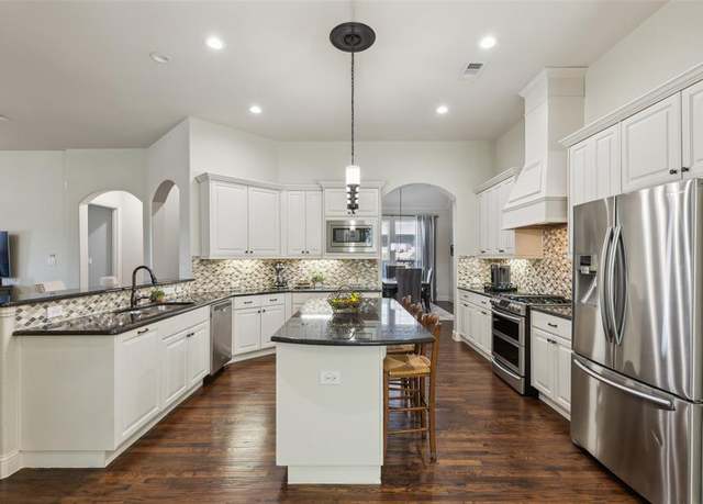 Property at 1316 Torrent Dr, Little Elm, TX 75068, 4 beds, 4 baths