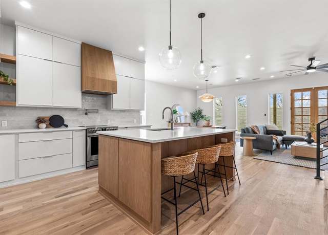Property at 1703 Sicily St, Dallas, TX 75203, 3 beds, 2.5 baths