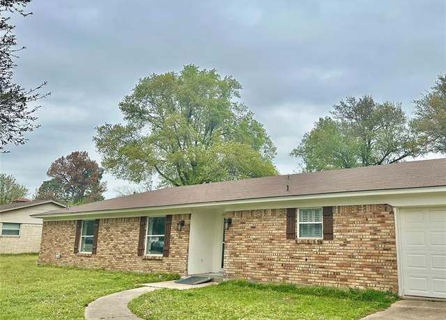 Property at 1905 College St, Sulphur Springs, TX 75482, 3 beds, 2 baths