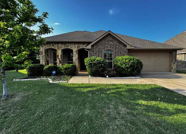 Property at 101 Holly St, Waxahachie, TX 75165, 4 beds, 2.5 baths
