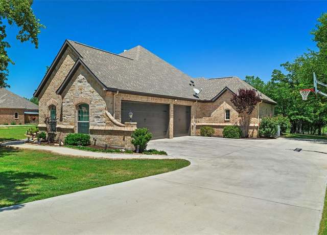 Property at 726 County Road 3355, Paradise, TX 76073, 4 beds, 2.5 baths