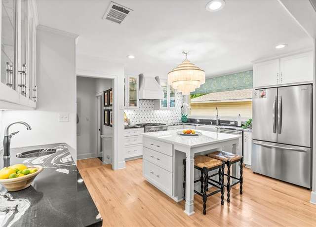 Property at 6105 Del Norte Ln, Dallas, TX 75225, 3 beds, 3 baths