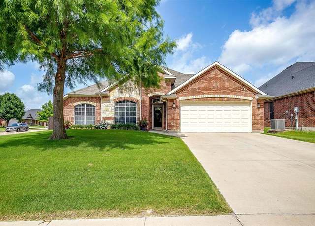 Property at 1013 Linden Dr, Burleson, TX 76028, 4 beds, 3 baths
