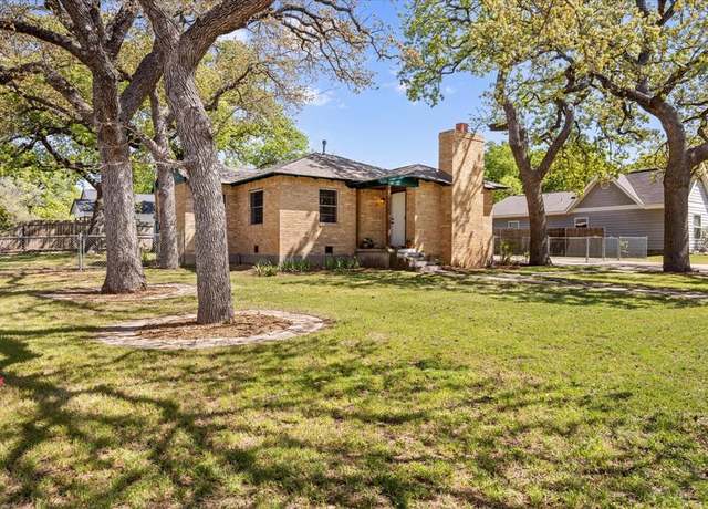 Property at 201 E 3rd St, Weatherford, TX 76086, 3 beds, 2 baths