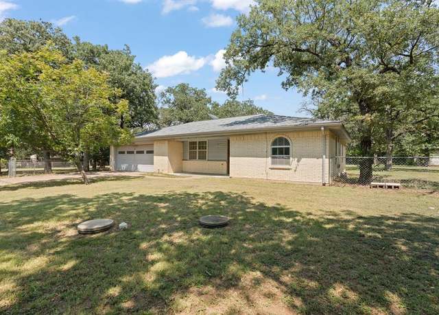 Property at 2209 Dudley Ln, Burleson, TX 76028, 3 beds, 2 baths