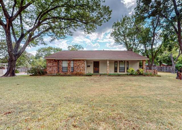 Property at 725 N Kaufman St, Seagoville, TX 75159, 2 beds, 2 baths