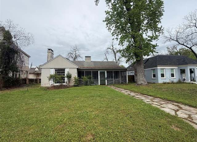 Property at 325 W 4th St, Tyler, TX 75701, 2 beds, 2 baths