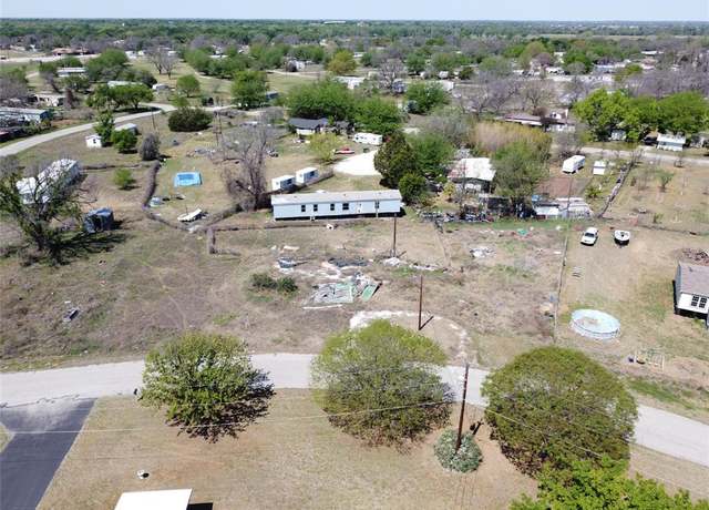 Property at 7077 Aztec Trl, Weatherford, TX 76087, 3 beds, 2 baths