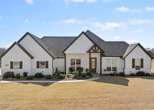 Property at 369 Wayward Spur, Springtown, TX 76082, 3 beds, 2.5 baths