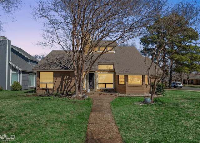 Property at 429 Highland Dr, Bossier City, LA 71111, 4 beds, 3 baths