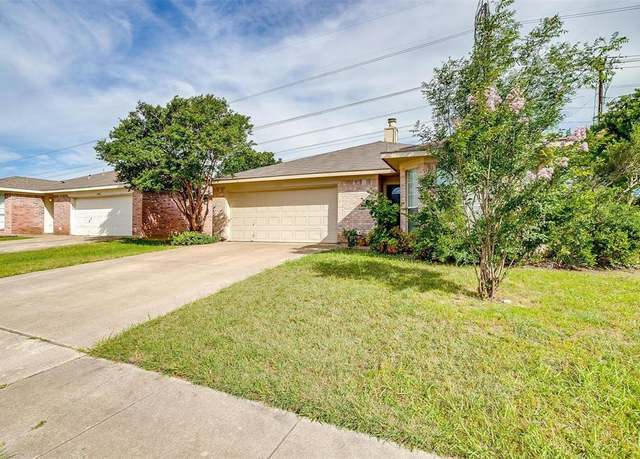 Property at 10832 Cobblestone Dr, Benbrook, TX 76126, 3 beds, 2 baths