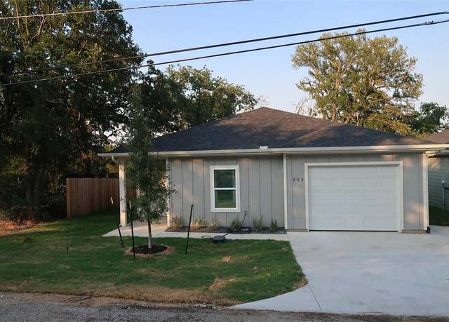 Property at 805 Branding Iron Trl, Granbury, TX 76049, 3 beds, 2 baths