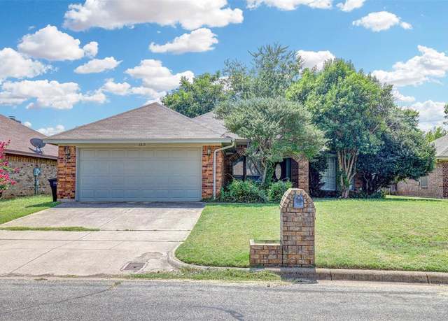 Property at 1813 Dorchester St, Fort Worth, TX 76134, 3 beds, 2 baths