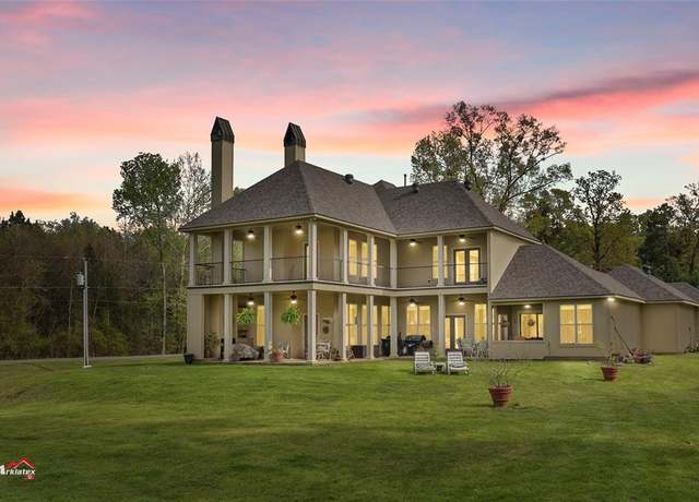 Property at 320 Merritt Rd, Benton, LA 71006, 3 beds, 2.5 baths