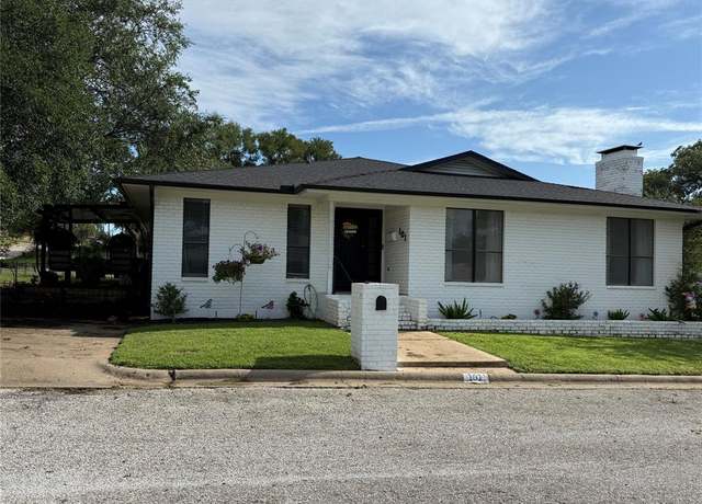 Property at 101 Cluster Dr, Mineral Wells, TX 76067, 2 beds, 2 baths