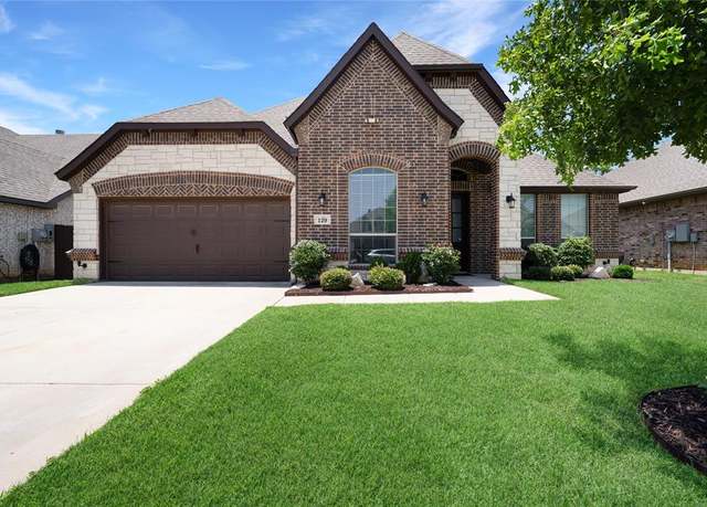 Property at 129 Colonial Dr, Joshua, TX 76058, 4 beds, 2.5 baths