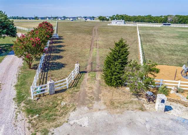 Property at 136 Parkside Ct, Gunter, TX 75058