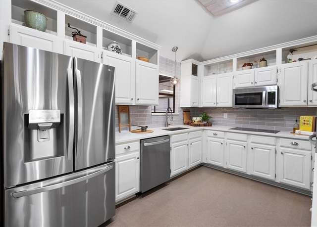 Property at 1512 Cobblestone Dr, Desoto, TX 75115, 4 beds, 2 baths