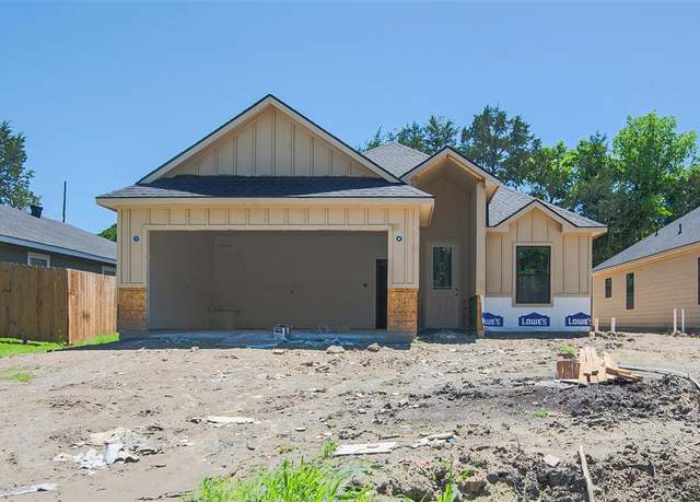 Property at 203 W Elm St, Whitewright, TX 75491, 3 beds, 2 baths