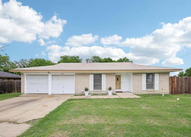 Property at 2115 Southridge Dr, Arlington, TX 76010, 3 beds, 2 baths