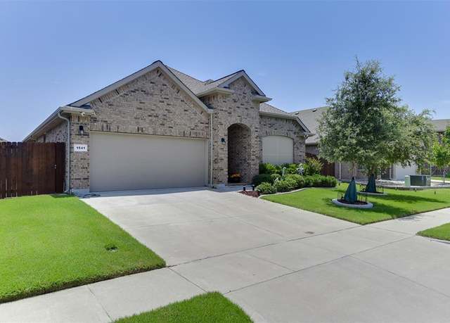 Property at 1541 Seabiscuit Dr, Granbury, TX 76049, 4 beds, 2 baths