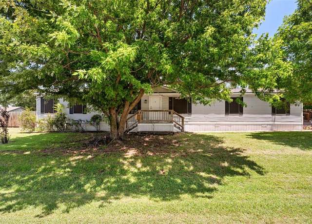 Property at 646 Whisperview Cir, Granbury, TX 76049, 4 beds, 2 baths