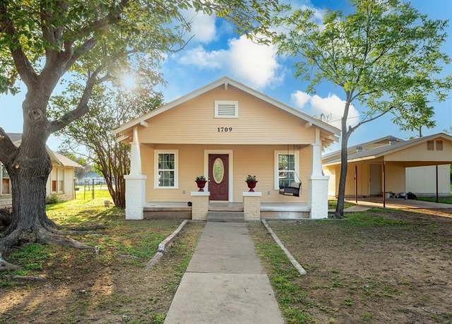 Property at 1709 S Blackburn St, Brady, TX 76825, 3 beds, 2.5 baths
