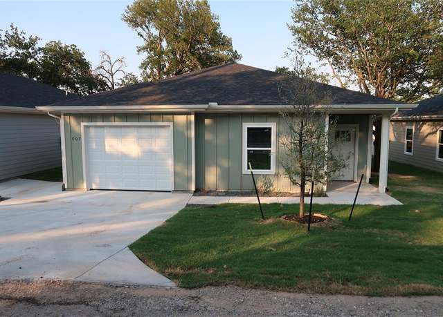 Property at 807 Branding Iron Trl, Granbury, TX 76049, 3 beds, 2 baths