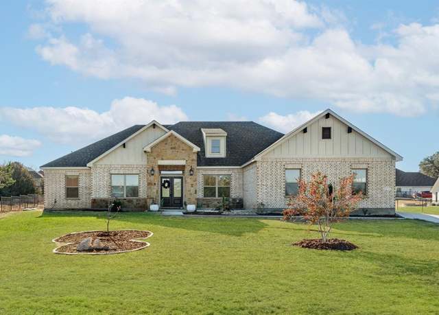 Property at 7055 Heathington Blvd, Granbury, TX 76049, 4 beds, 2.5 baths