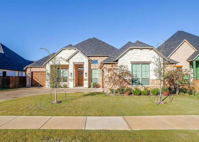 Property at 13921 E Riviera Dr, Fort Worth, TX 76028, 3 beds, 2.5 baths