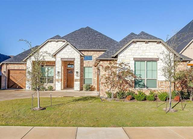 Property at 13921 E Riviera Dr, Fort Worth, TX 76028, 3 beds, 2.5 baths