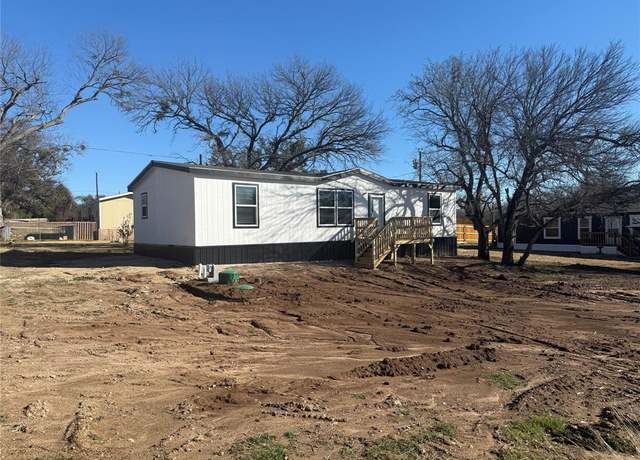 Property at 3501 Lake Granbury Dr, Granbury, TX 76048, 3 beds, 2 baths