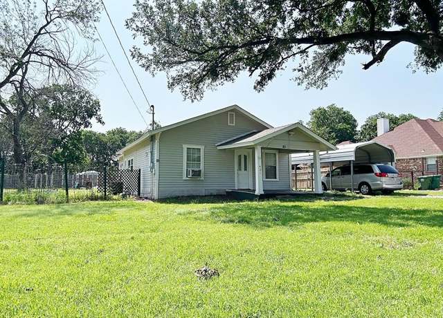 Property at 421 Jackson St, Krum, TX 76249, 3 beds, 2 baths