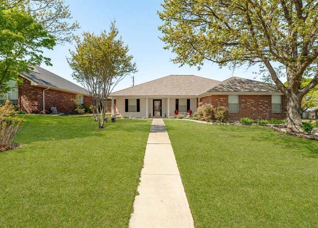 Property at 601 Maplewood Dr, Stephenville, TX 76401, 3 beds, 2 baths