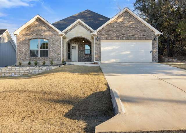 Property at 2519 Hillcrest Dr, Granbury, TX 76048, 4 beds, 2 baths