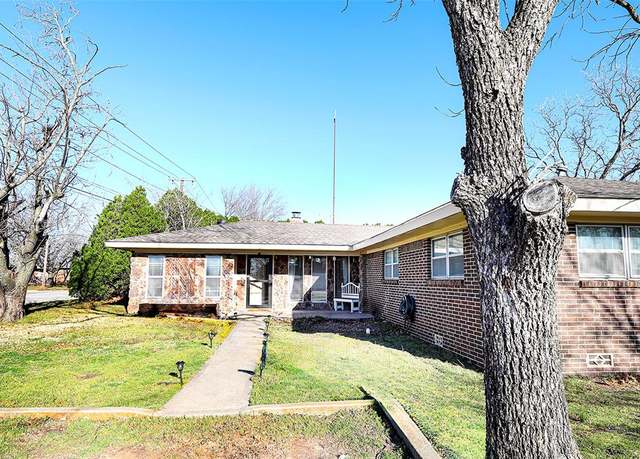 Property at 1500 Nugent St, Bowie, TX 76230, 4 beds, 2 baths