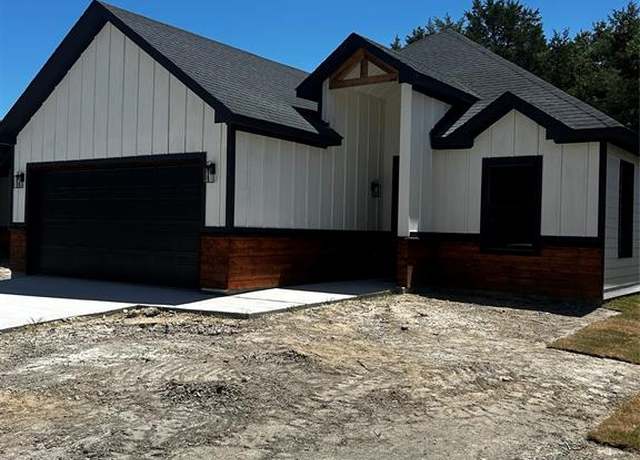 Property at 205 W Elm St, Whitewright, TX 75491, 3 beds, 2 baths