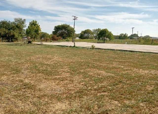 Property at 401 NE 1st St NE, Hubbard, TX 76648