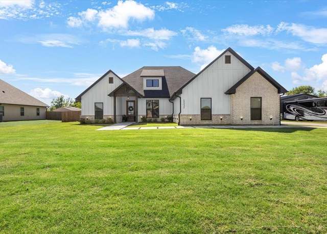 Property at 12432 Maplewood Dr, Lindale, TX 75771, 4 beds, 2.5 baths