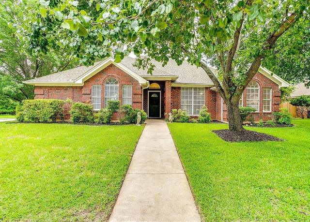 Property at 401 Inland Cir, Azle, TX 76020, 3 beds, 2 baths