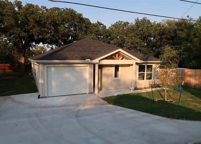 Property at 811 Branding Iron Trl, Granbury, TX 76049, 3 beds, 2 baths