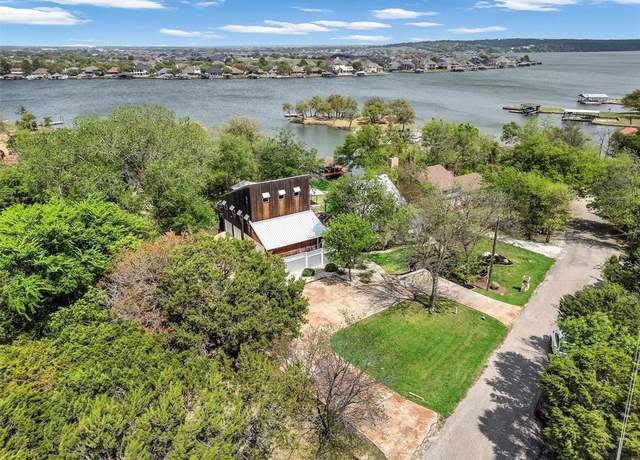 Property at 1228 Waterview Rd, Granbury, TX 76048, 3 beds, 3 baths
