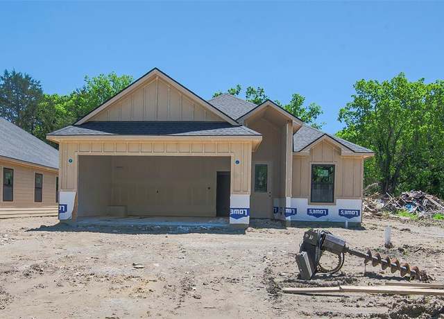 Property at 207 W Elm St, Whitewright, TX 75491, 3 beds, 2 baths