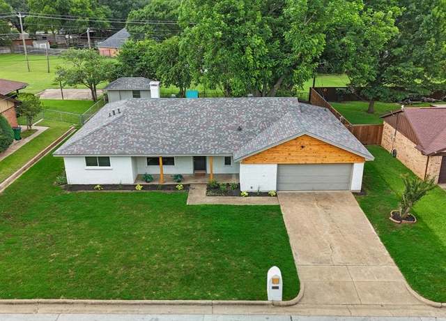 Property at 6304 Circleview Dr, Haltom City, TX 76180, 3 beds, 2 baths