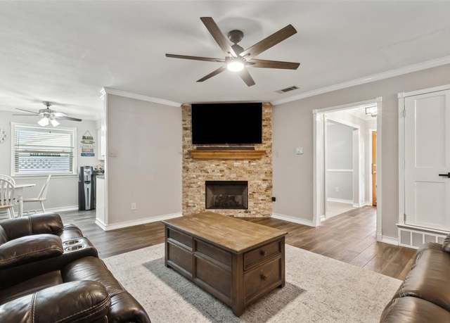 Property at 719 Blue Grass Dr, Dallas, TX 75211, 3 beds, 2 baths